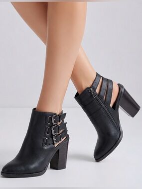 Wild diva‎ strapy booties  4” chunky block heel rounded pointy toe size 8
